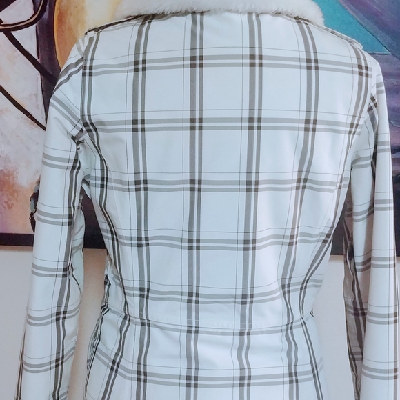 COAT - Picture 2 of 8